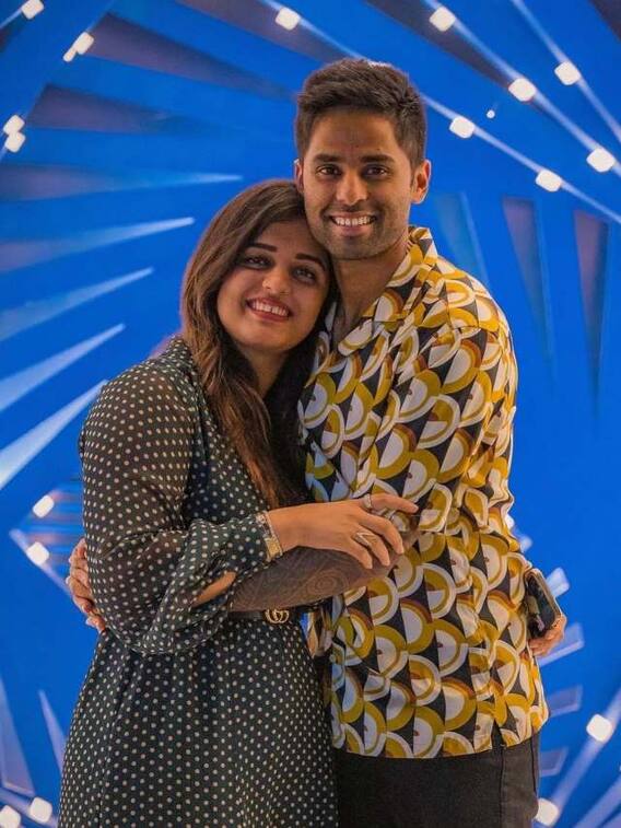 पत्नी संग सूर्यकुमार यादव की रोमांटिक फोटोज