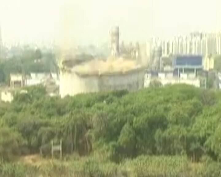 ઉતરાણ પાવર સ્ટેશનમાં 135 મેગાવોટના પ્લાન્ટને તોડવાની કામગીરી પાછલા બે વર્ષથી ચાલતી હતી, આ કામગીરીના ભાગરૂપે આજે કુલીંગ ટાવરને બ્લાસ્ટ કરી તોડી પડાયો.