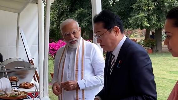 Japan PM Fumio Kishida Enjoys Panipuri With PM Modi: పానీపూరి తిన్న జపాన్ ప్రధాని