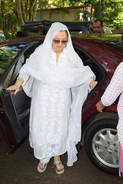 Kishore Bajaj Prayer Meet: सायरा बानो से लेकर जैकी श्रॉफ तक... किशोर बजाज की प्रार्थना सभा में पहुंचे ये बॉलीवुड सेलेब्स