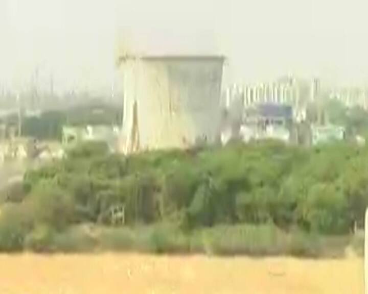 બ્લાસ્ટ માટે 250 કિલો ટાયમાનાઈટનો વપરાશ કરવામાં આવ્યો. કંટ્રોલ બ્લાસ્ટિંહ ઇમ્પોઝન ટેકનિકથી બ્લાસ્ટ કરીને ટાવરને જમીનદોસ્ત કરાયો.