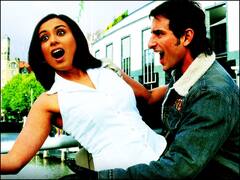 रोमांस और कॉमेडी... दोनों का मिलेगा मजा, ओटीटी पर देखना ना भूलें ये शानदार फिल्में