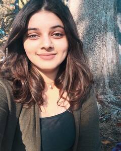 PICS: ‘गदर 2’ के डायरेक्टर की बेटी खूबसूरती में ‘सकीना’ को भी देती हैं मात! लाइमलाइट से दूर करती हैं ये काम