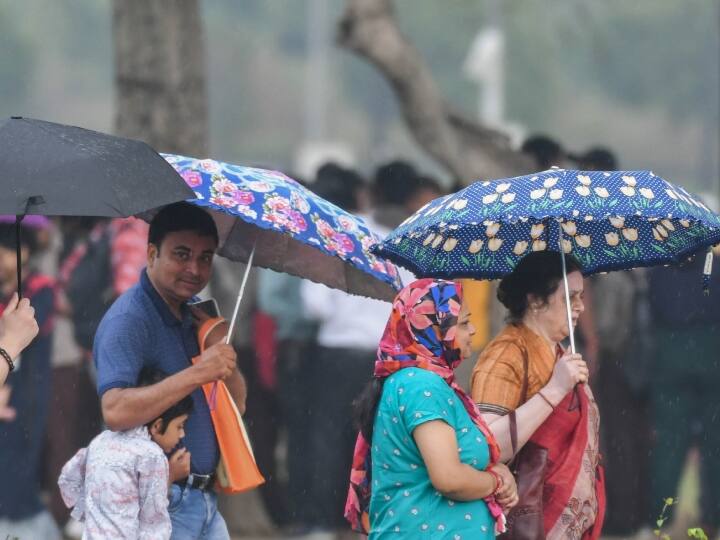 Delhi rainfall breaks record of three years flight route diverted to Jaipur Lucknow Delhi  Rainfall: बारिश ने दिल्ली में तोड़ा तीन साल का रिकॉर्ड, बिजली और तेज हवाओं ने बदला राजधानी का मौसम