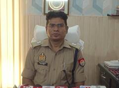 कौशांबी: दहेज उत्पीड़न मामले में पति को जमानत मिली तो पत्नी को आया गुस्सा, कोर्ट परिसर में ही कर दी धुनाई