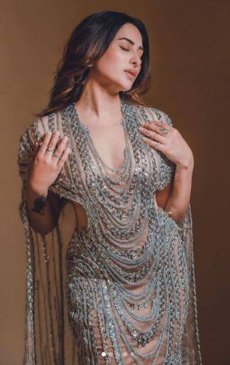 ਫੁੱਲ ਲੈਂਥ ਗਾਊਨ 'ਚ ਦਿਖਿਆ ਮਾਹਿਰਾ ਸ਼ਰਮਾ ਦਾ ਮਦਹੋਸ਼ ਅੰਦਾਜ਼