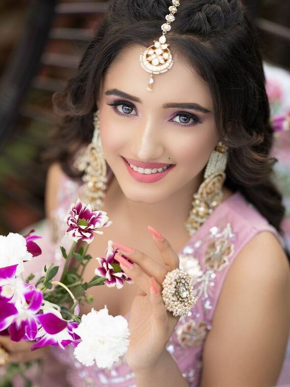 दुर्गा और चारु की दुर्गा है इतनी पढ़ी-लिखी