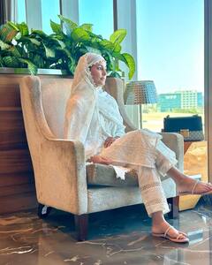 Hina Khan Photos: फैमिली के साथ उमराह करने पहुंची हिना खान, एक्ट्रेस ने शेयर की ट्रिप की खूबसूरत तस्वीरें