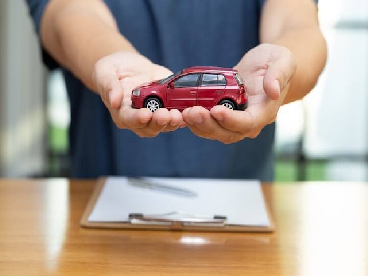 Car Loan Offers: हर व्यक्ति का यह सपना होता है कि उसके पास खुद का घर और गाड़ी हो. इस सपने को पूरा करने के लिए लोग बैंकों से लोन लेते हैं.