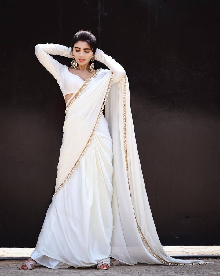 ‘జబర్దస్త్’ వర్ష లేటెస్ట్ ఫొటోలు - Image Credit: Sreemukhi/Instagram