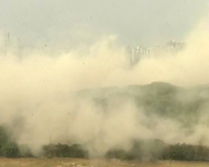 આ કામગીરીના કારણે ટાવરની આસપાસના માત્ર 50 મીટરના વિસ્તારમાં  ધૂળની ડમરીઓ ઉડી હતી.