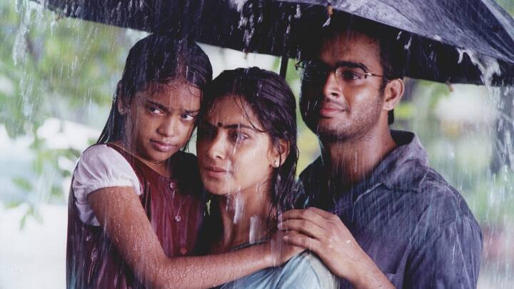 கண்ணத்தில் முத்தமிட்டால் படத்தில் வரும் பிறந்த உடலும் நீ.. பிரியும் உயிரும் நீ.. மரணம் ஈன்ற ஜனனம் நீ..என்ற வரிகள் தன் வளர்ப்பு மகளான அமுதா குறித்து தாய் பாடுவதாக அமைந்திருக்கும்.