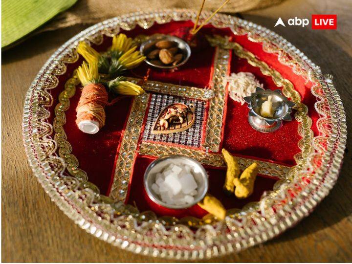 अखंड ज्योत दक्षिण-पूर्व दिशा की तरफ ही रखना चाहिए. वास्तु शास्त्र के अनुसार इससे घर के सदस्यों की सेहत उत्तम रहती है और वो हर क्षेत्र में विजय हासिल करते हैं.