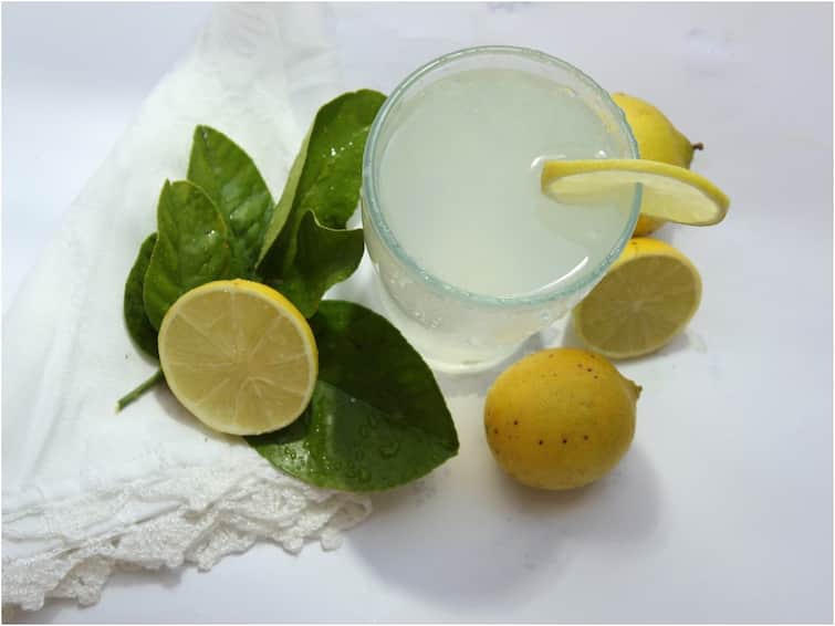 Are You Drinking Lemon Water Everyday, Beware Of This Dangerous Side Effects Lemon Water: రోజూ నిమ్మరసం తాగుతున్నారా? దాని వల్ల ఎన్ని ప్రమాదాలున్నాయో తెలిస్తే ఆశ్చర్యపోతారు!