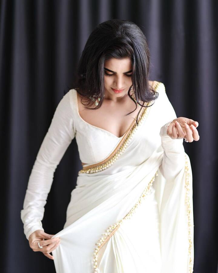 ‘జబర్దస్త్’ వర్ష లేటెస్ట్ ఫొటోలు  - Image Credit: Sreemukhi/Instagram