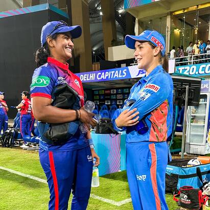 டாஸ் வென்ற டெல்லி கேபிடல்ஸ் அணி முதலில் பௌலிங்கை தேர்வு செய்தது.