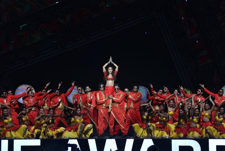 पुष्पामधील श्रीवल्ली अर्थात रश्मिका मंधानाला अल्पावधीतच प्रसिद्धी मिळाली. रश्मिकाचे कोट्यवधी चाहते आहेत. रश्मिकाच्या अदांवर अनेकजण फिदा आहेत.