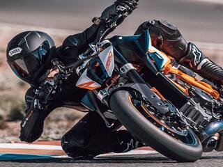 Upcoming Bikes: टू-व्हीलर सेगमेंट में धमाल मचाने वाली है बजाज और केटीएम की जोड़ी, रॉयल एनफील्ड को मिलेगी कड़ी टक्कर