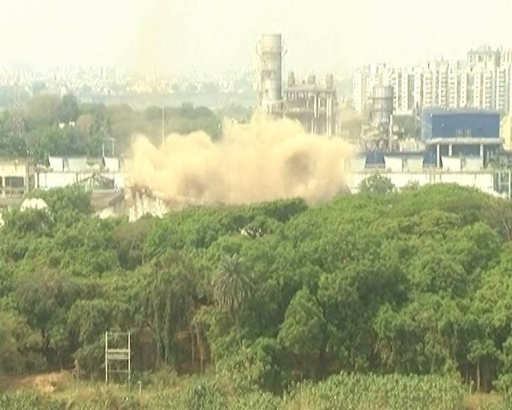 ટાવર તૂટતાં 5-10 મિનિટ માટે વંટોળિયા જેવું હવાનું દબાણ સર્જાયું હતું.