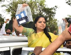 मोबाइल फोन लेकर ईडी के सामने पहुंचीं के कविता, एजेंसी ने गायब करने का लगाया था आरोप