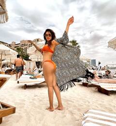 Shama sikander: શમા સિકન્દરનો ભગવા રંગની હોટ બિકિનીમાં કાતિલ લૂક વાયરલ, દરિયા કિનારે આપ્યા હોટ પોઝ