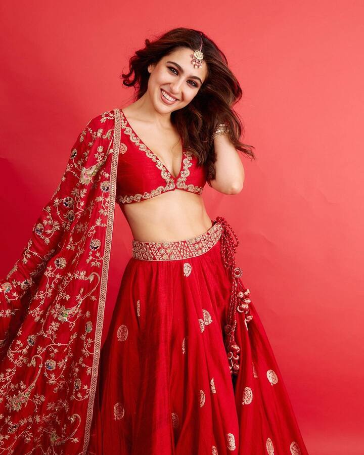 सारा अली खानने अधिकृत इंस्टाग्राम हँडलवर तिचे नवीन फोटो शेअर केले आहेत.
