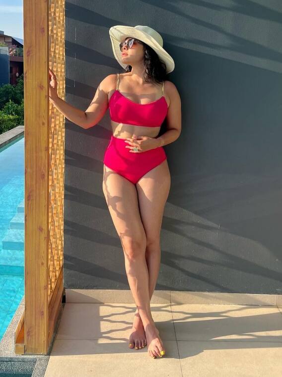 कपिल शर्मा की ऑनस्क्रीन वाइफ का बिकिनी लुक