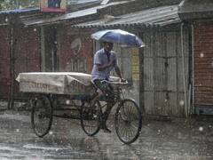 महाराष्ट्र के कई हिस्सों में बेमौसम बारिश, किसानों की टूटी कमर, 25 जिलों में फसलों को भारी नुकसान