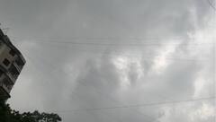 Mumbai Rains : मुंबईत अवकाळी पावसाच्या सरी, ढगांच्या गडगडाटासह पावसाची हजेरी