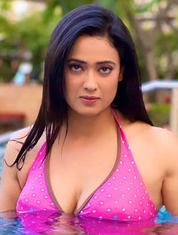 Shweta Tiwari Enjoys Her Day Out In A Pool In Pink Bikini With Her Son