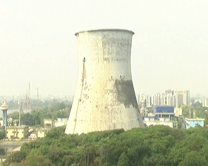 આ ટાવર 30 વર્ષ જૂનો અને 70 મીટર પહોળો હતો. ડાયનામાઈટથી બ્લાસ્ટ કરીને ટાવર તોડી પાડવામાં આવ્યો.