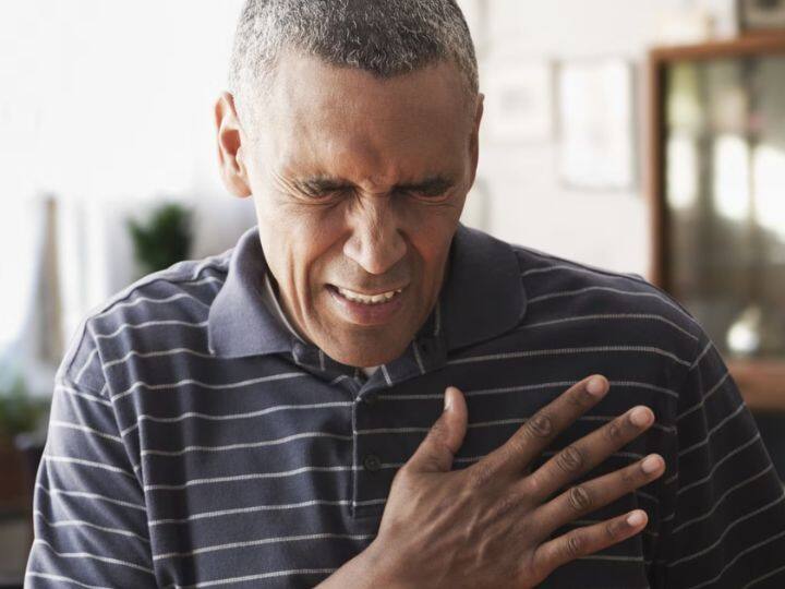 Emergency care for a heart attack when you alone at home जब अकेले हों और आ जाए हार्ट अटैक, तो खुद की जान बचाने के लिए करें ये काम