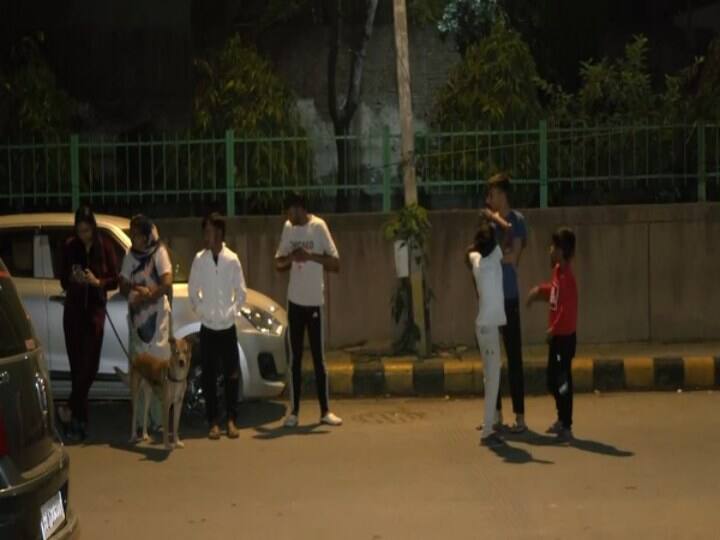 उत्तर प्रदेश के अलावा उत्तराखंड, हरियाणा, पंजाब, राजस्थान, हिमाचल प्रदेश और जम्मू कश्मीर में भी झटके महसूस किए गए.