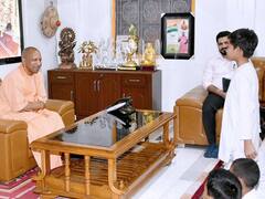 तस्वीरों में सीएम योगी का फिर दिखा बच्चों के लिए प्रेम, थारू समाज के मासूमों से संवाद करते आए नजर