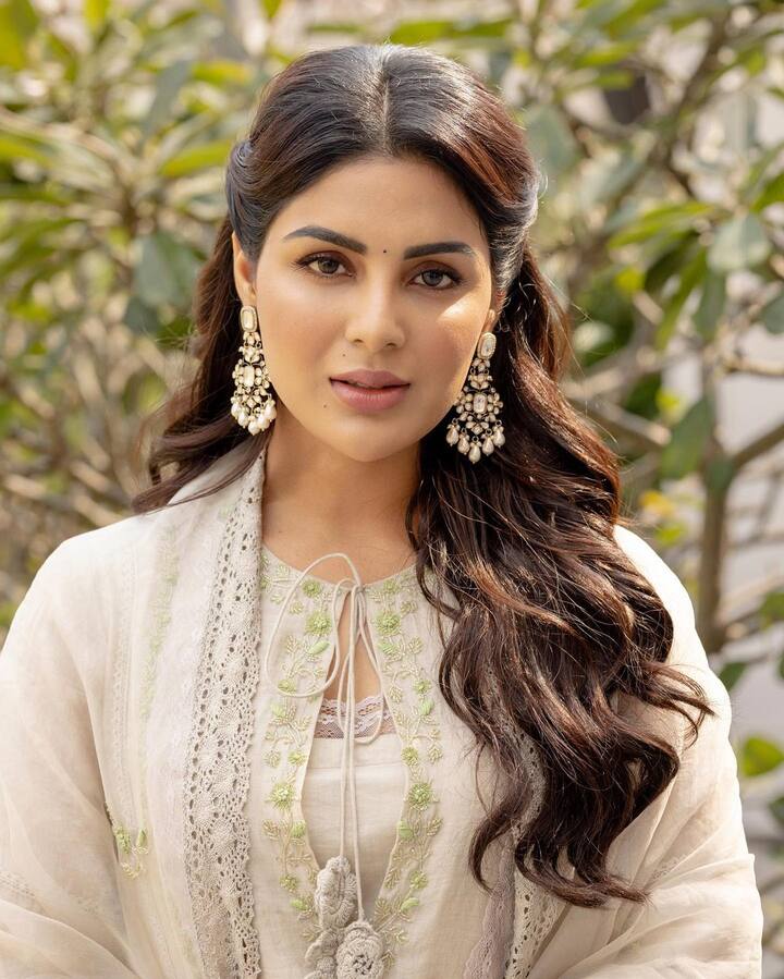 சம்யுக்தா மேனன் தென்னிந்திய திரைப்பட நடிகை ஆவார். இவர் மலையாளத் திரைப்படங்களில் அதிகம் நடித்துள்ளார்.