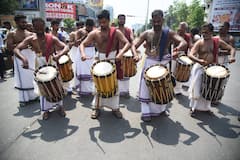 Gudi Padwa 2023: महाराष्ट्र में गुड़ी पड़वा का जश्न, महिलाओं ने बाइक पर निकाला जुलूस, देखें तस्वीरें