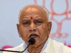 Yeddyurappa: ஹெலிகாப்டரில் தரையிறங்கிய முன்னாள் முதலமைச்சர்.. குறுக்கே வந்த தெருநாய்கள் - அப்புறம் என்னாச்சு?