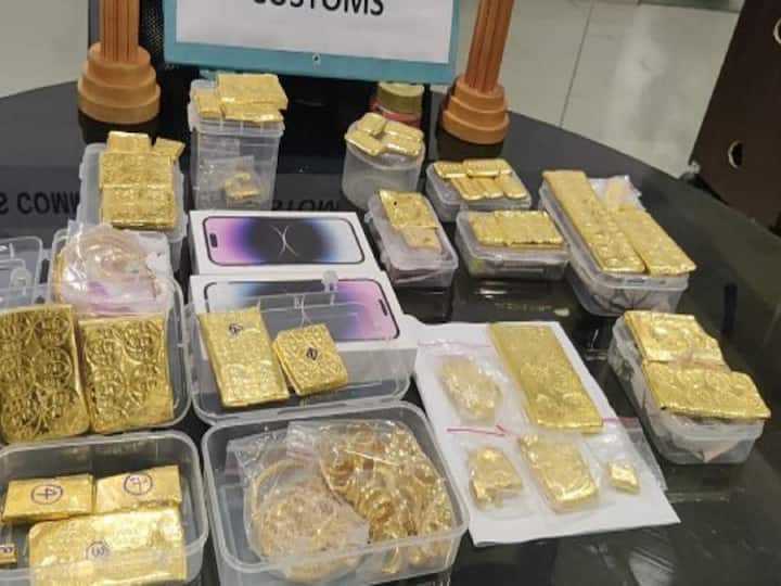 Gold Seized in Vijayawada Officials Seized 7.48 Crores of Worth Gold And Four People Arrested  Gold Seized in Vijayawada: విజయవాడలో రూ.7.48 కోట్ల బంగారం పట్టివేత - బస్సులో, రైళ్లో తరలిస్తుండగా నిందితుల అరెస్ట్!