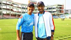 Delhi Capitals: এক ফ্রেমে সৌরভ-পন্টিং, কোটলায় কাঁধে কাঁধ মিলিয়ে ছবি তুললেন দুই কিংবদন্তি