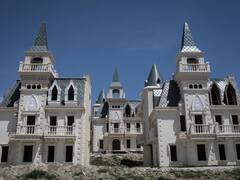 Turkey Burj Al Babas Town: तुर्किए का डिज्नीलैंड जैसा दिखने वाला बुर्ज अल बाबास शहर, जहां नहीं है इंसानों का बसेरा, देखें तस्वीरें