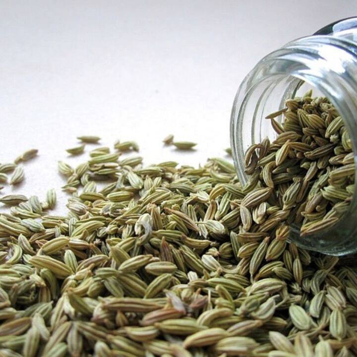 মৌরিতে রয়েছে অ্যানেথল নামক উপাদান। যা প্রদাহ কমিয়ে পেটে স্বস্তি আনে। খাবার খাওয়ার পর অল্প মৌরি চিবিয়ে নিন বা মৌরি মিশ্রিত চা পান করতে পারেন।