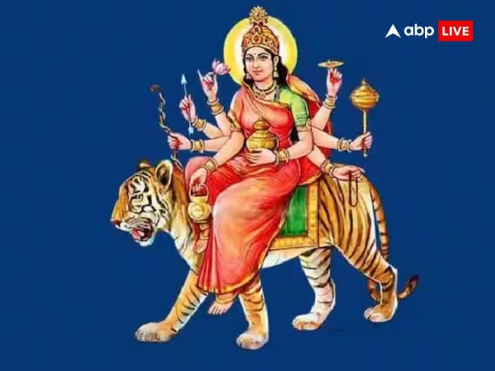 चौथा दिन- मां कुष्मांडा की पूजा नवरात्रि के चौथे दिन की जाती है. उन्हें मालपुए का नैवद्य अर्पित करन से बुद्धि में वृद्धि और निर्णय लेने की क्षमता में बढ़ोत्तरी होती है.