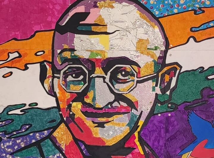 Ghaziabad News: डासना जेल के कैदियों ने दिखाया हुनर, वेस्ट मटेरियल से बनाई महात्मा गांधी की खूबसूरत पेंटिंग Ghaziabad dasna jail made beautiful painting of Mahatma Gandhi by waste material ann Ghaziabad News: डासना जेल के कैदियों ने दिखाया हुनर, वेस्ट मटेरियल से बनाई महात्मा गांधी की खूबसूरत पेंटिंग