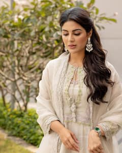 Samyuktha menon : ‘கொஞ்சம் பார்க்கணும் கைகள் கோர்க்கணும்..’ வாத்தி பட நடிகை சம்யுக்தாவின் ரீசண்ட் க்ளிக்ஸ்!