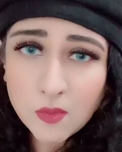 वही मतवाली आंखें...वही गुस्सैल चेहरा! करिश्मा कपूर की हमशक्ल की तस्वीरें देख आपकी आंखें धोखा खा सकती हैं, ख़ुद देखें