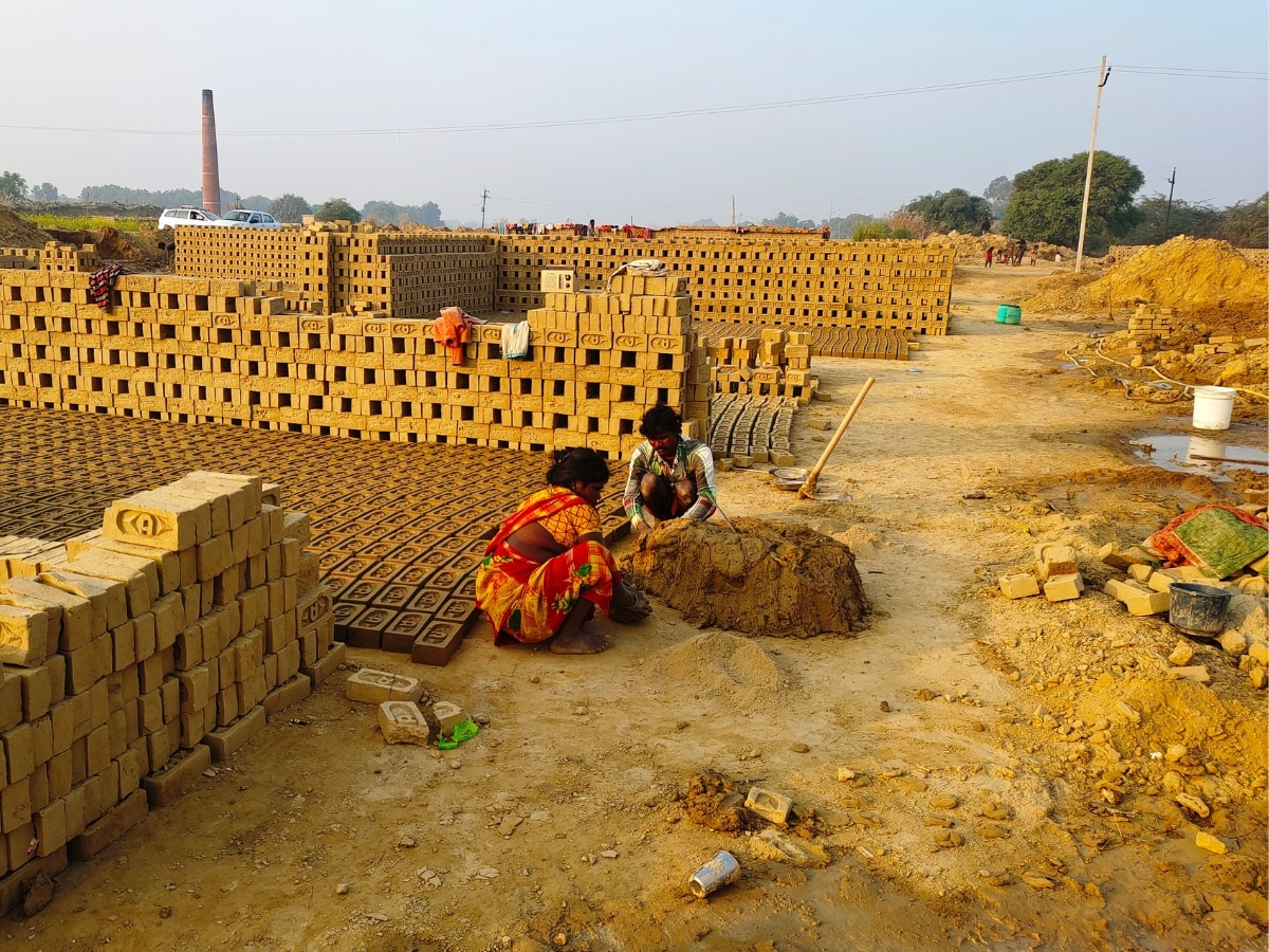 A Musahar family working at a brick kiln near Barai village in Varanasi | Photo: Amit (DNN)