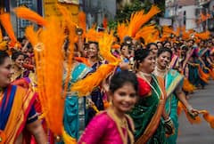 Gudi Padwa 2023: महाराष्ट्र में गुड़ी पड़वा का जश्न, महिलाओं ने बाइक पर निकाला जुलूस, देखें तस्वीरें