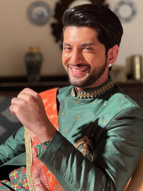 चारु और दुर्गा के अनिरबन के पास है ये डिग्री