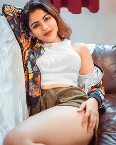 Iswarya Menon: பதித்தெடுத்த பளிங்கு சிலையாக போஸ் கொடுக்கும் ஐஸ்வர்யா..இதயத்தை பறிகொடுத்த நெட்டிசன்கள்!