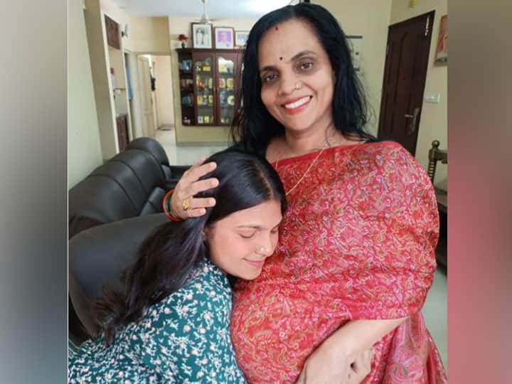 23 साल की उम्र में एक्ट्रेस Arya Parvathi बनीं बड़ी बहन, 47 साल की उनकी मां ने दिया बेटी को जन्म